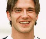 En  1998 , David Beckham  c'était pas vraiment ça... Ici en promotion pour Adidas il ne ressemble qu'à un.... footballeur. Rien de très sexy ! 